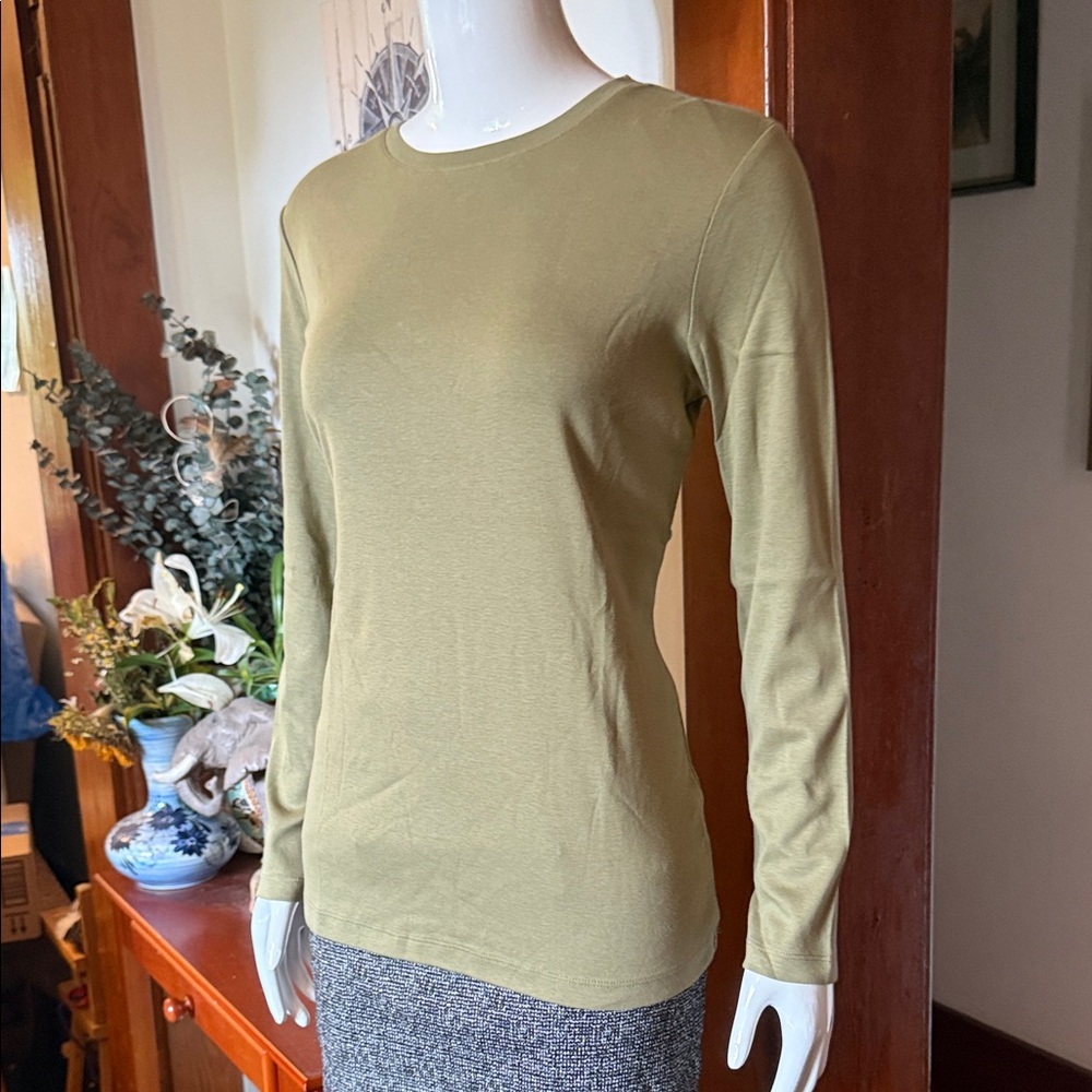 NWT northern reflections size small cotton Olive Green Long Sleeve Women's Top